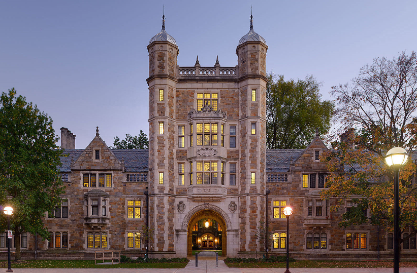 密歇根大學安娜堡分校.png